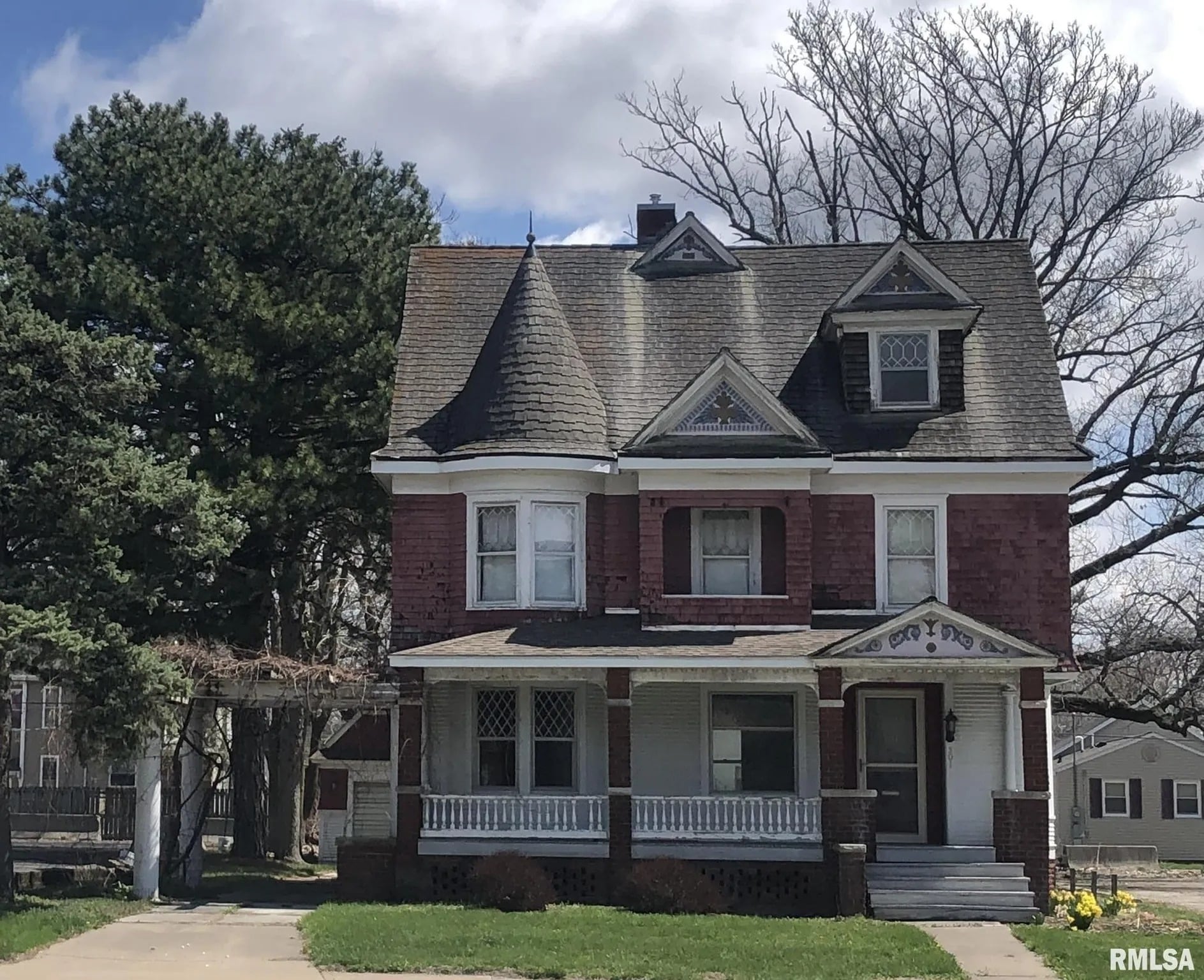 Make This Shingle Style Victorian With Original Woodwork And Stunning Features Your For Just $107,000!