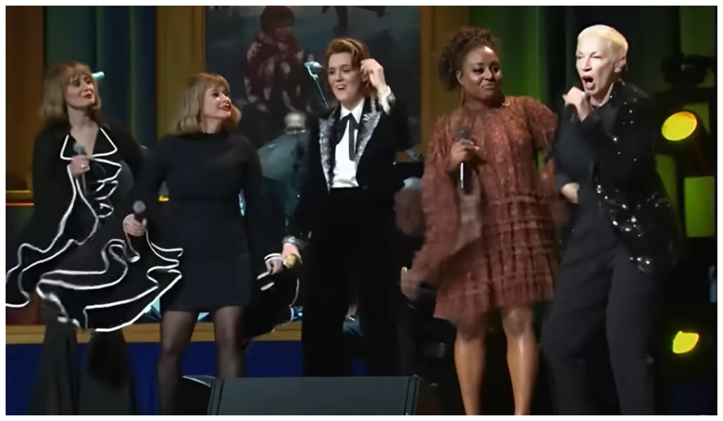 Rendition Of Joni Mitchell’s “Big Yellow Taxi” By Multiple Singers Lights Up Gershwin Prize Stage