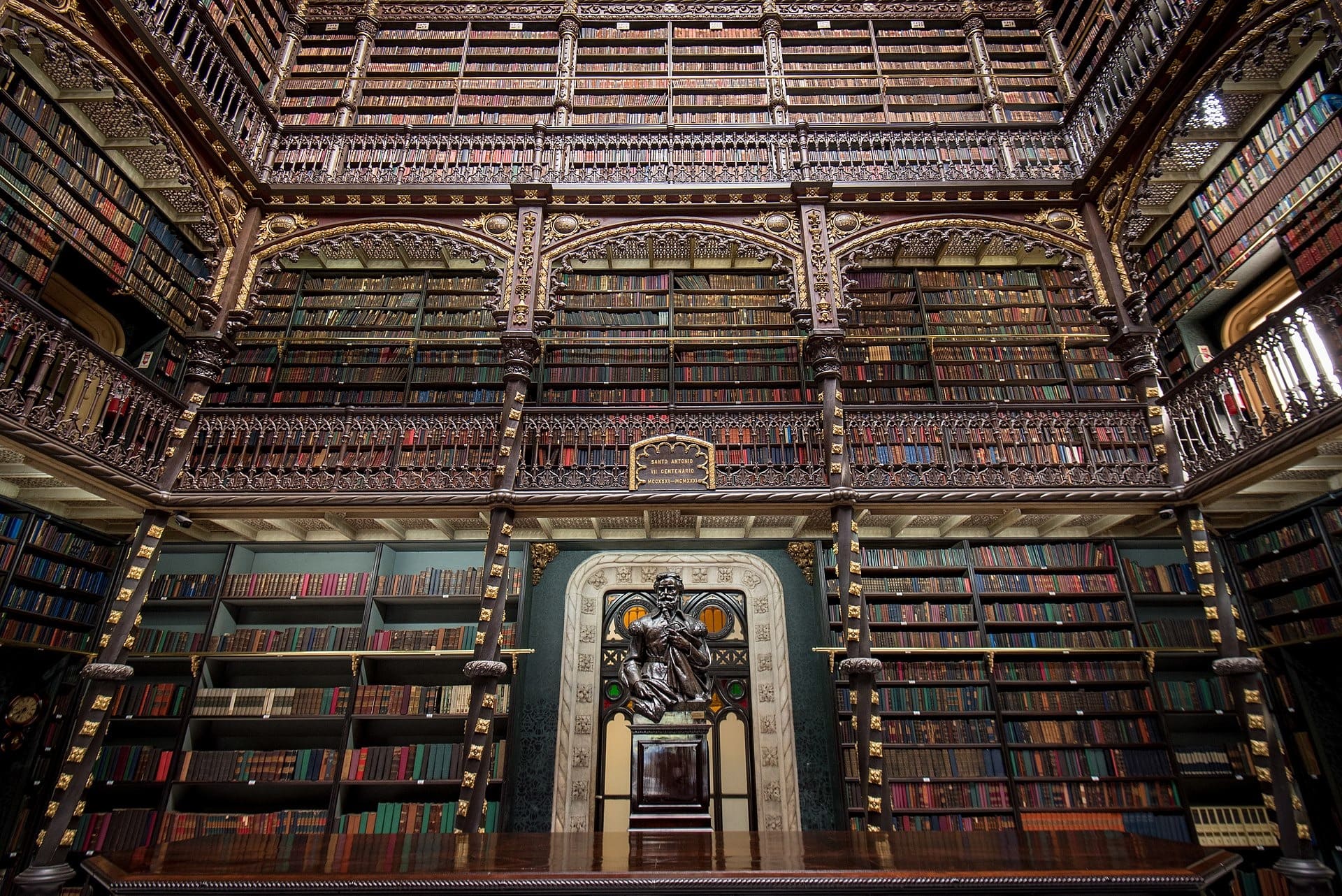 You Won’t Believe What’s Inside This Library – The Largest Collection Of Portuguese Literature Outside Portugal